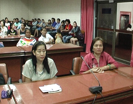 City officials and representatives from low income families attend the Feb. 28 planning meeting for the Baan Mankong project.